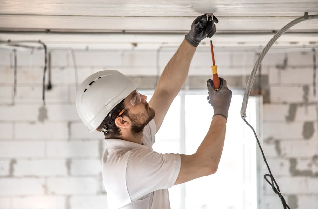 commercial electrician in York