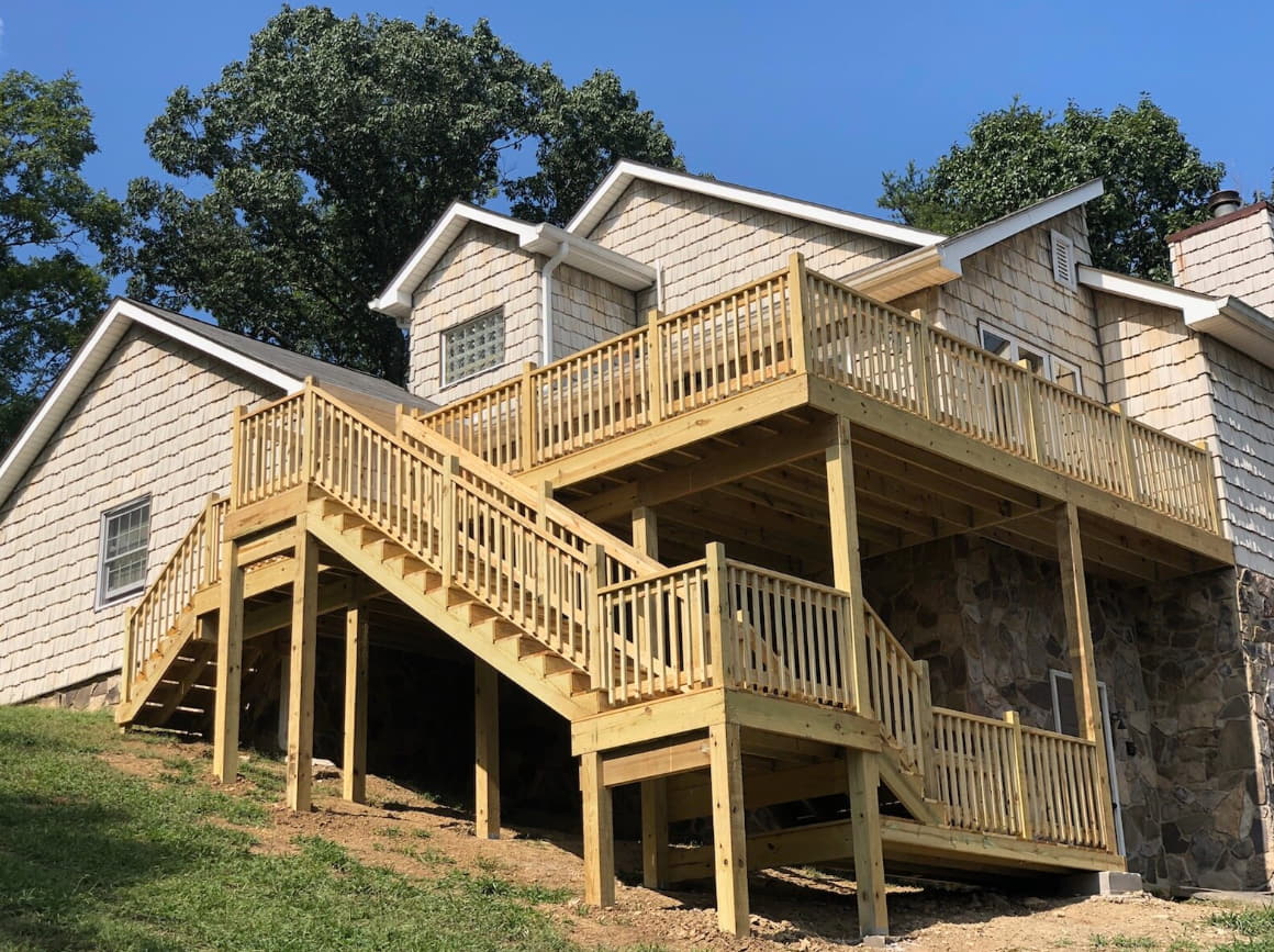 deck construction in Toronto